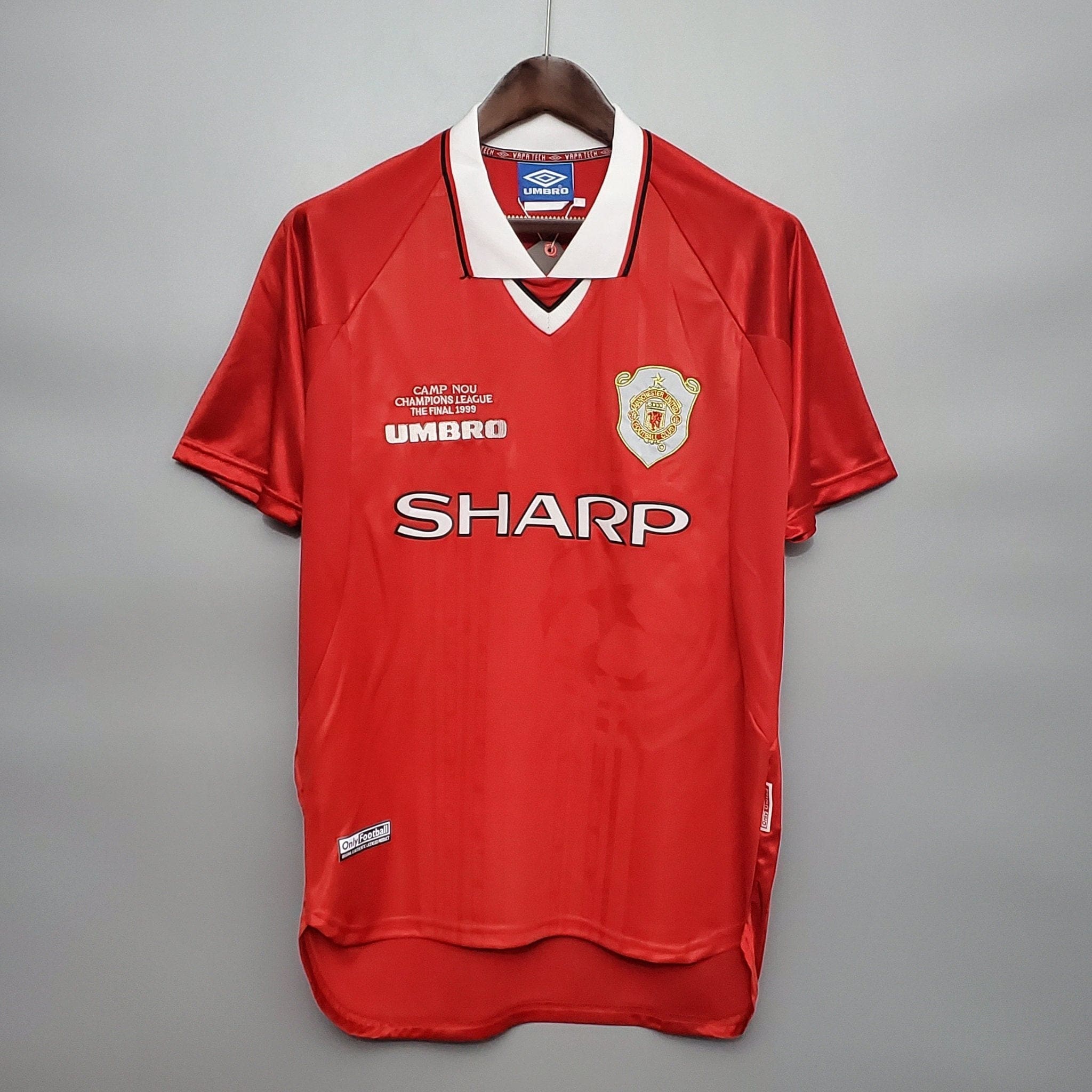 MANCHESTER UNITED 1999/2000 Home Kit