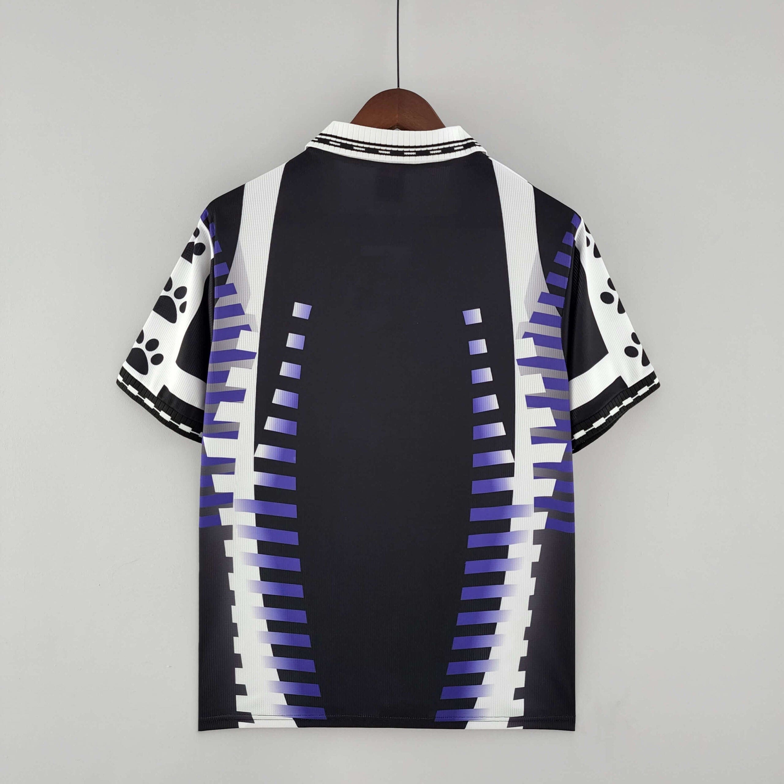 Real Madrid 1997/1998 Third away Kit - Image 2