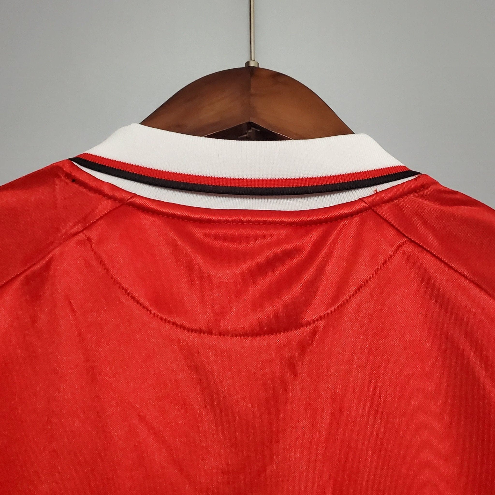 MANCHESTER UNITED 1999/2000 Home Kit - Image 6