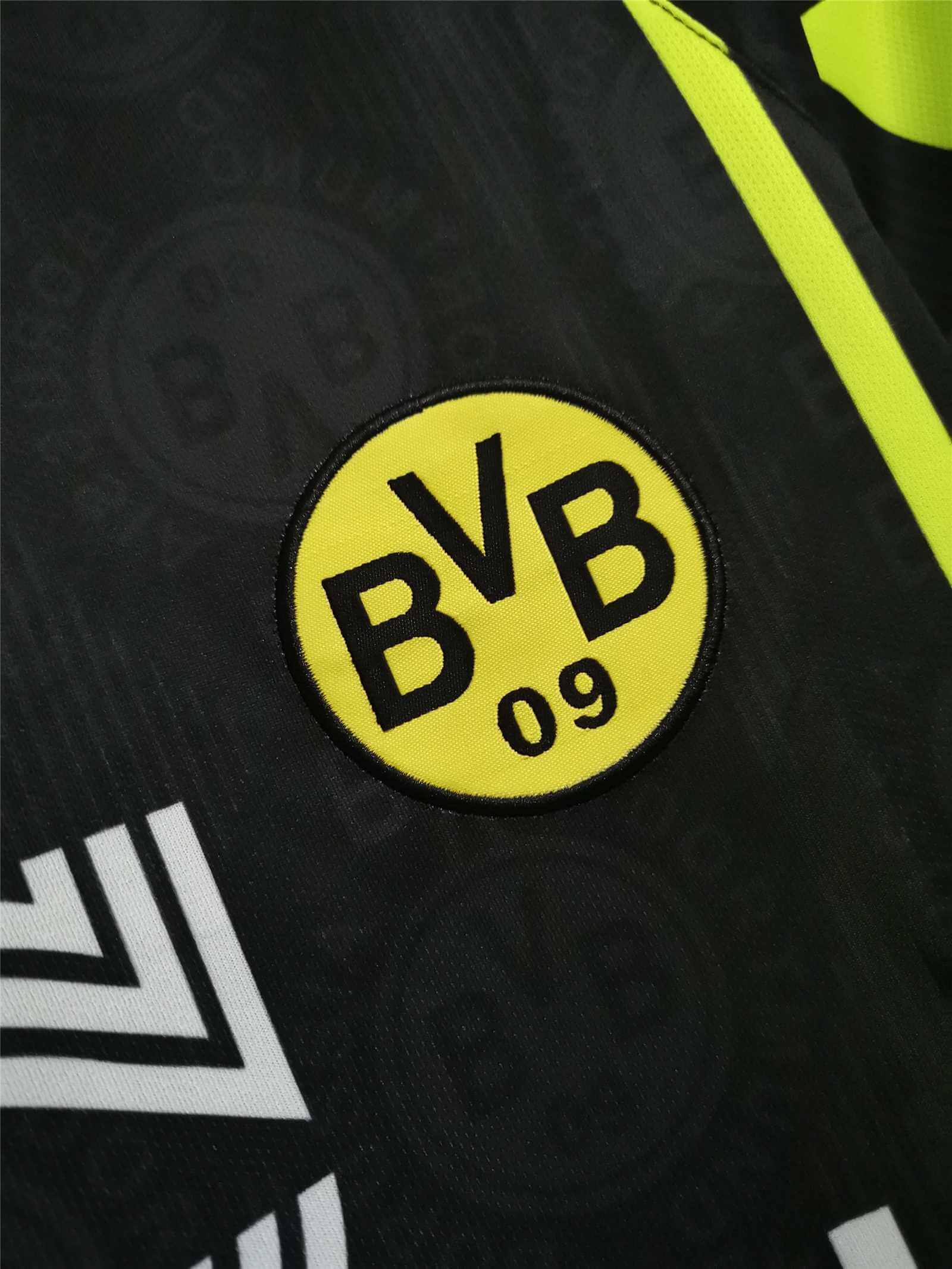 Borussia Dortmund 1996 Away Kit - Image 6