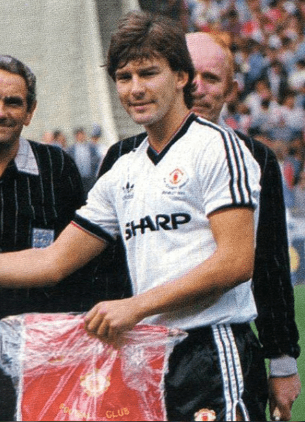 MANCHESTER UNITED 1983 Away kit - Image 2