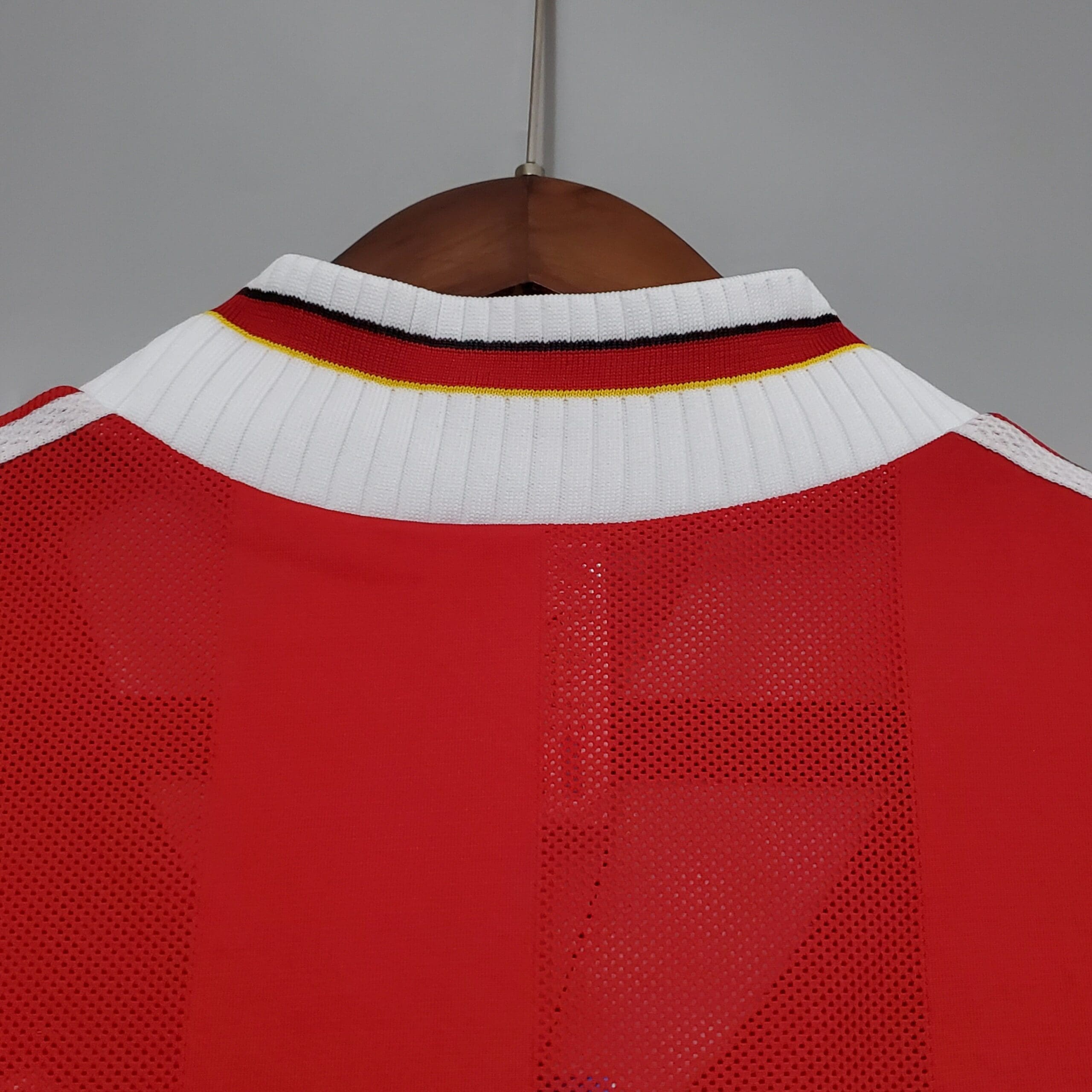 LiverpooI 1995/1996 Home Kit - Image 3