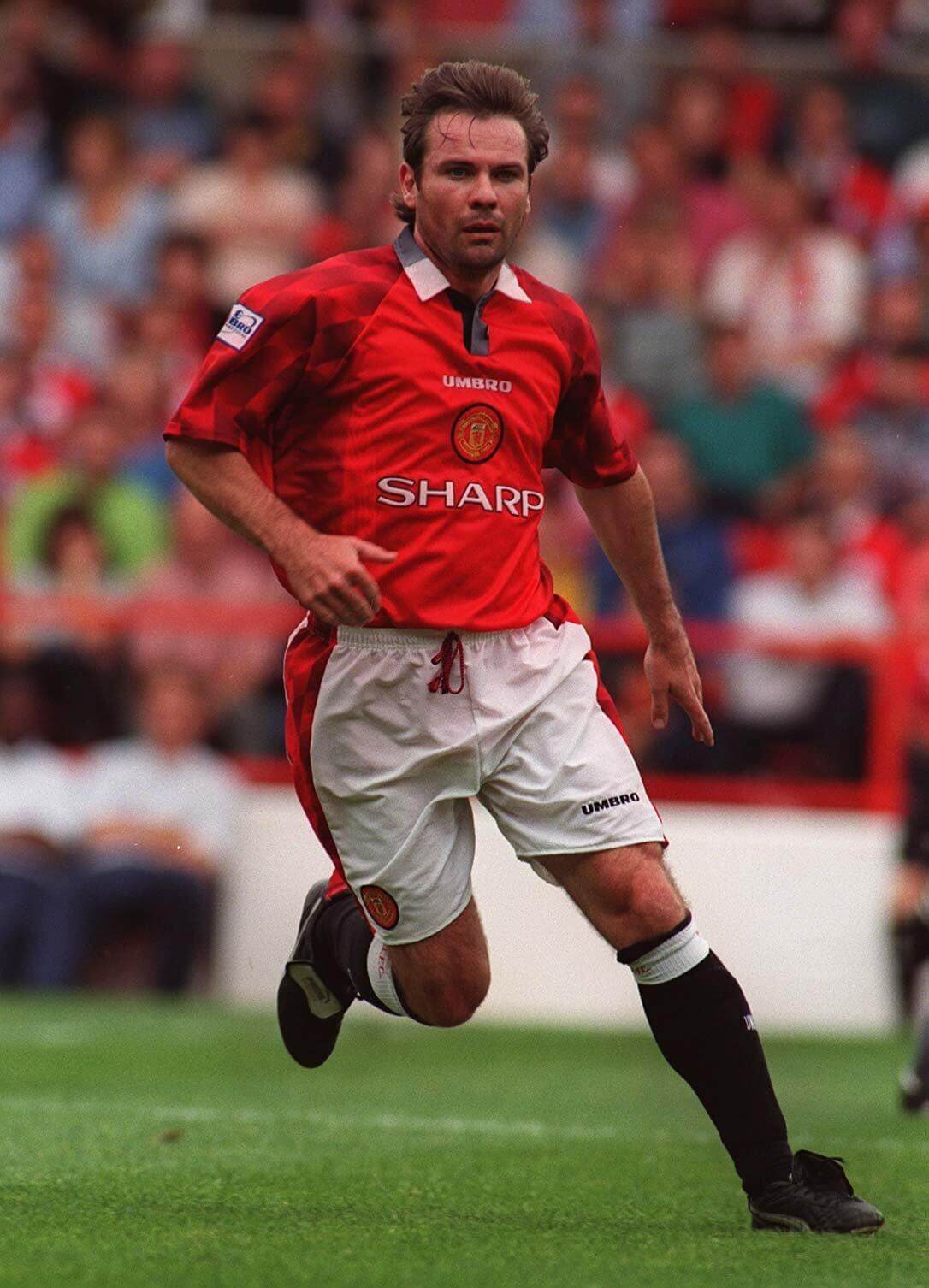 MAN United 1996/1997 Home Kit - Image 2