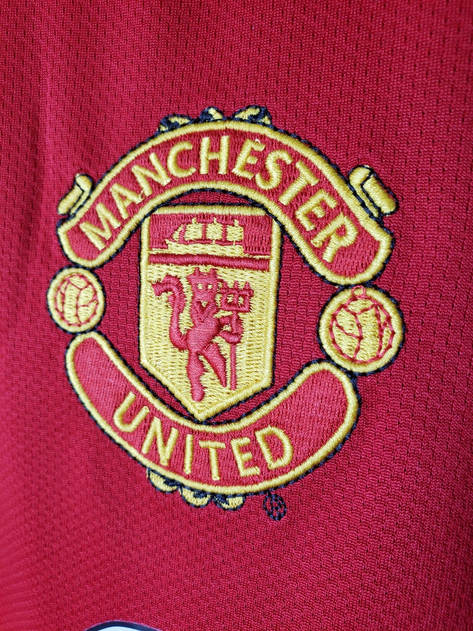 Man United 2004/2006 Home Kit – Long Sleeves - Image 4