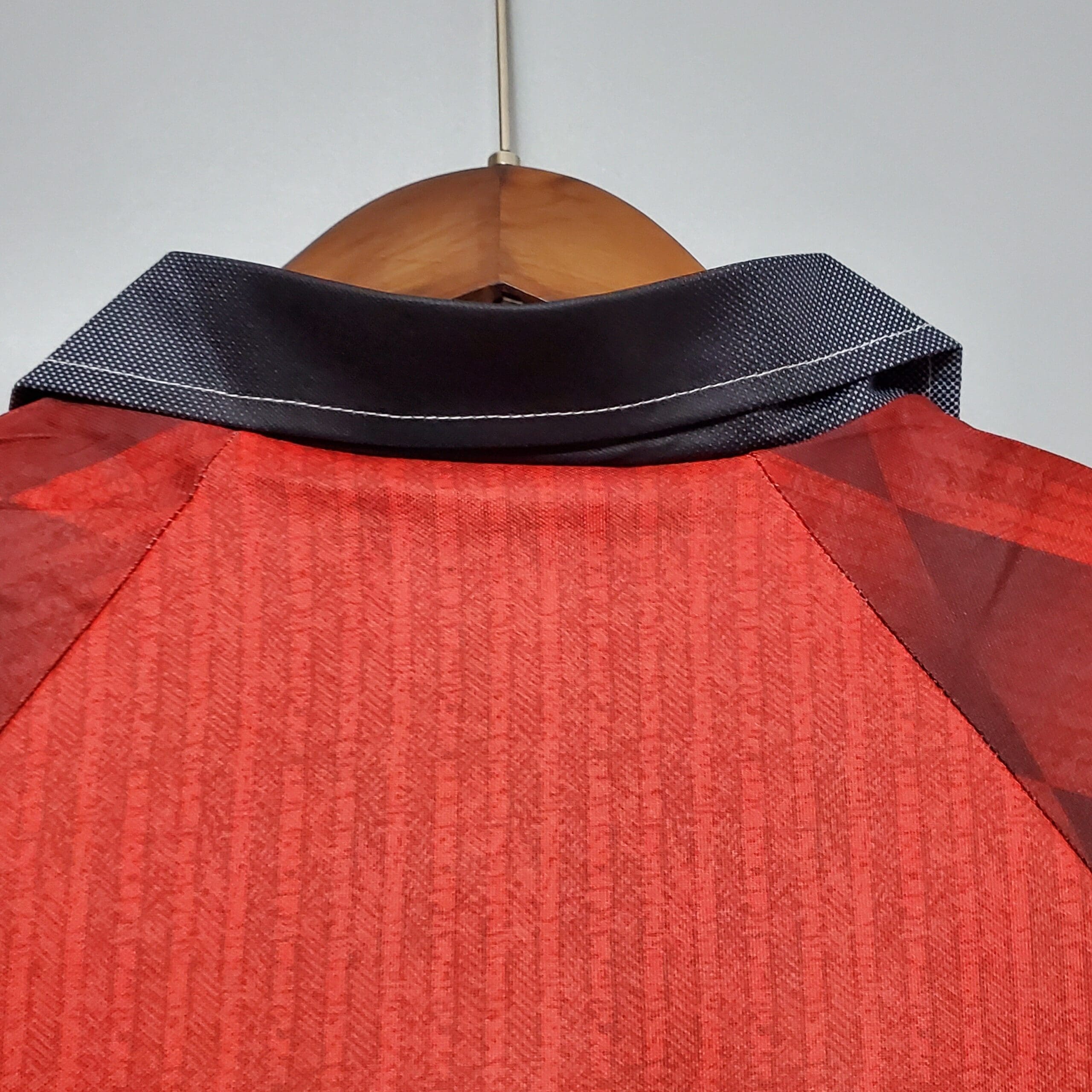 MAN United 1996/1997 Home Kit - Image 5