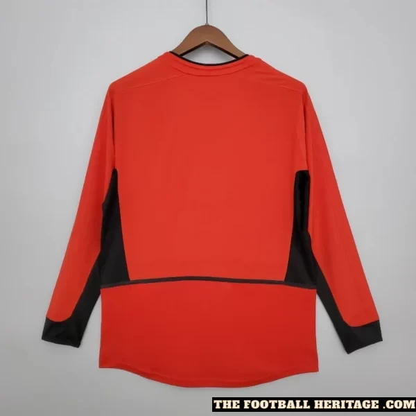 MAN United 2002-04 Home Kit – Long Sleeves - Image 2
