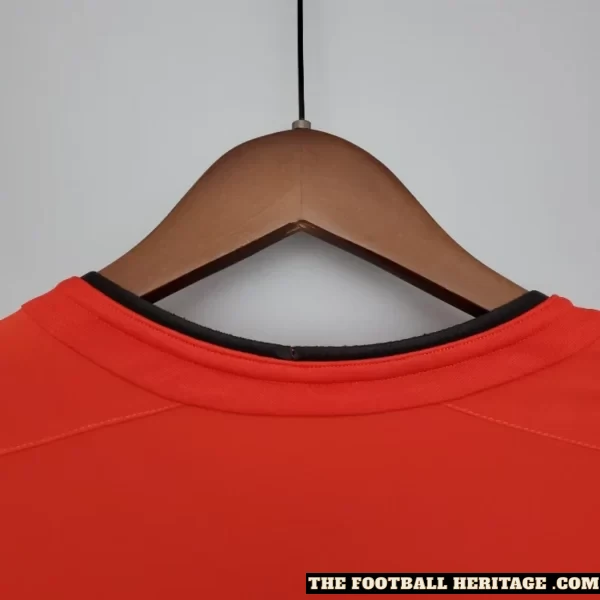 MAN United 2002-04 Home Kit – Long Sleeves - Image 4