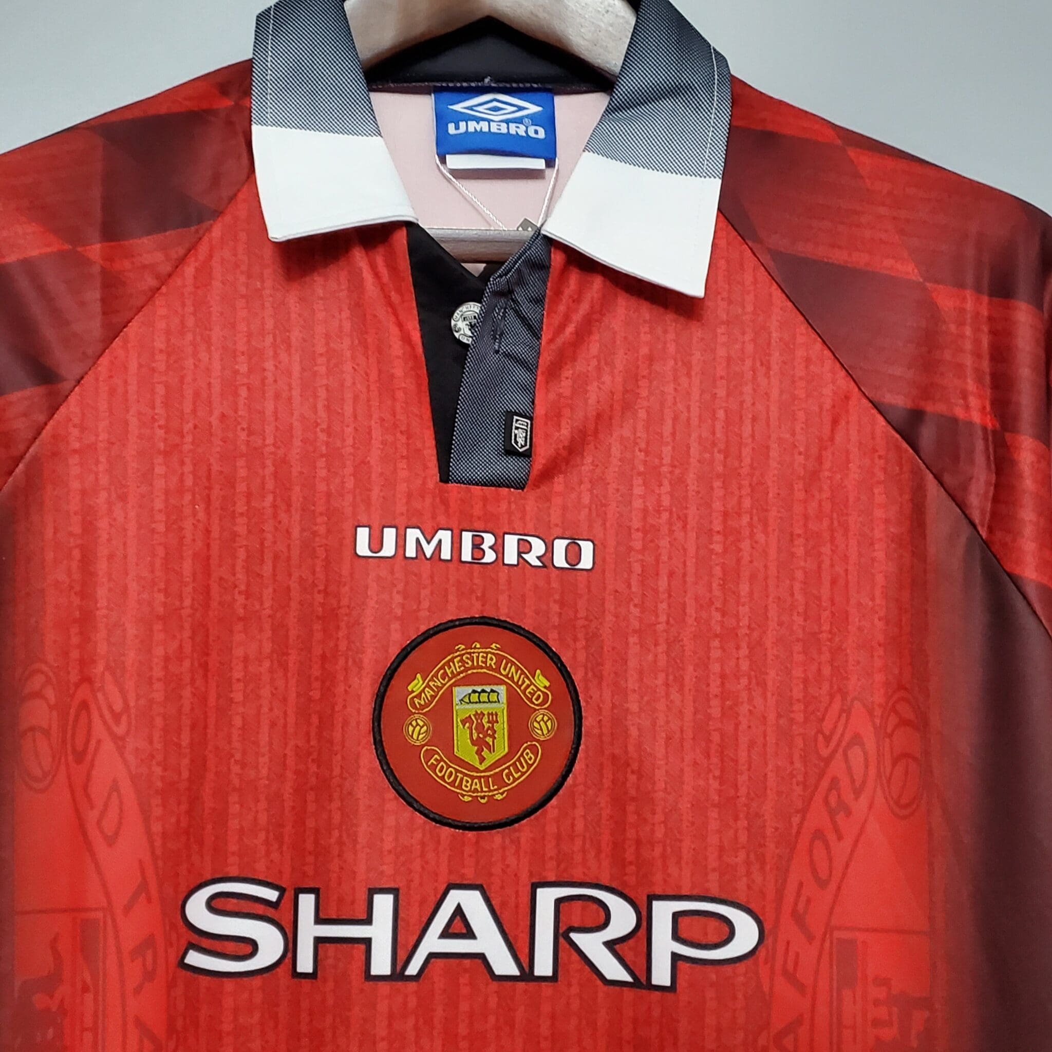 MAN United 1996/1997 Home Kit - Image 4