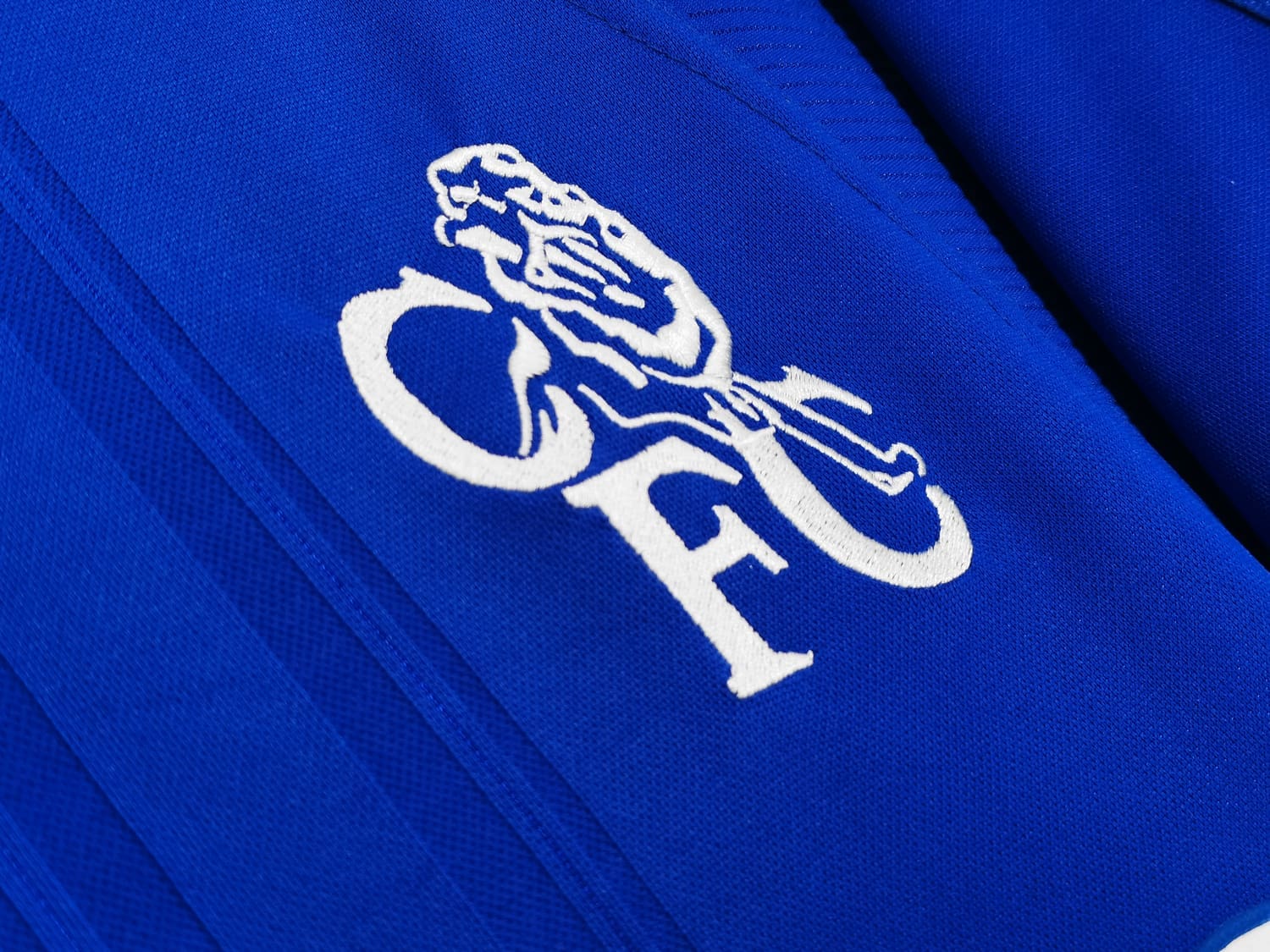 Chelsea 1999/01 Home Kit - Image 4