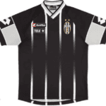 Juventus 2000/01 Home kit