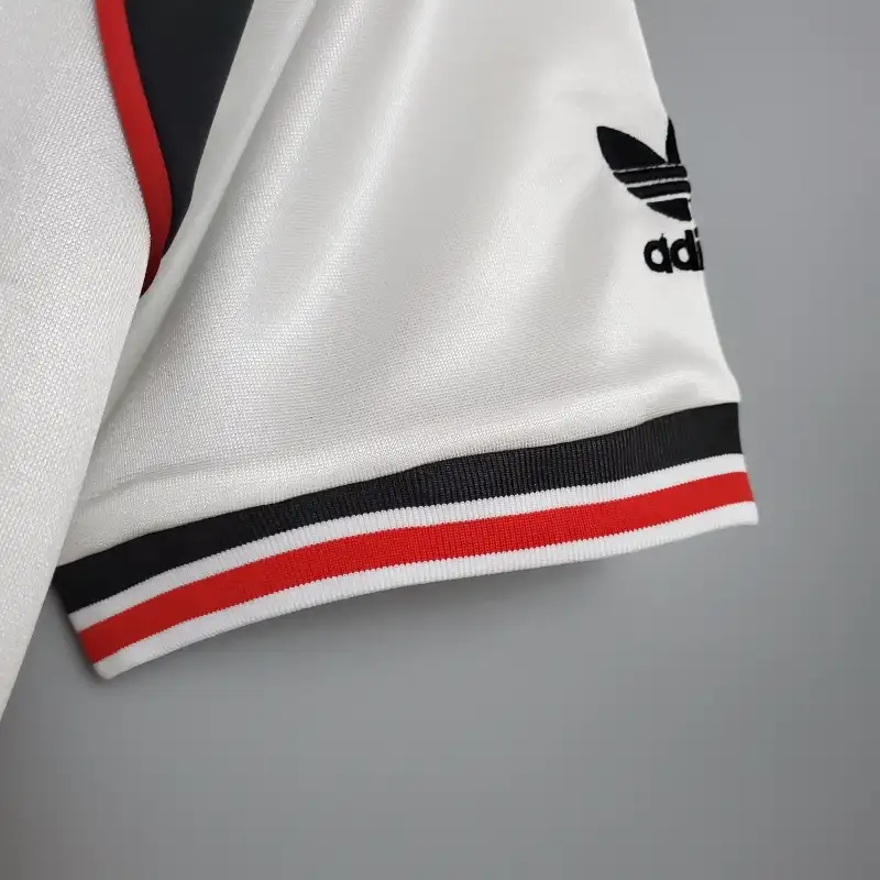 Manchester United 1985/1988 Away Kit - Image 4