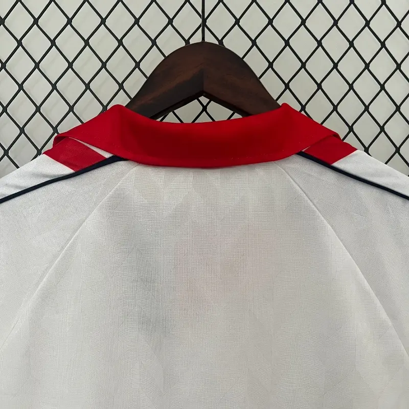 Denmark 1988 Away kit - Image 6