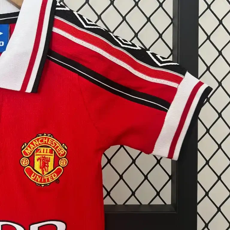 Manchester United 1998-99 Home Kit – Kids - Image 4