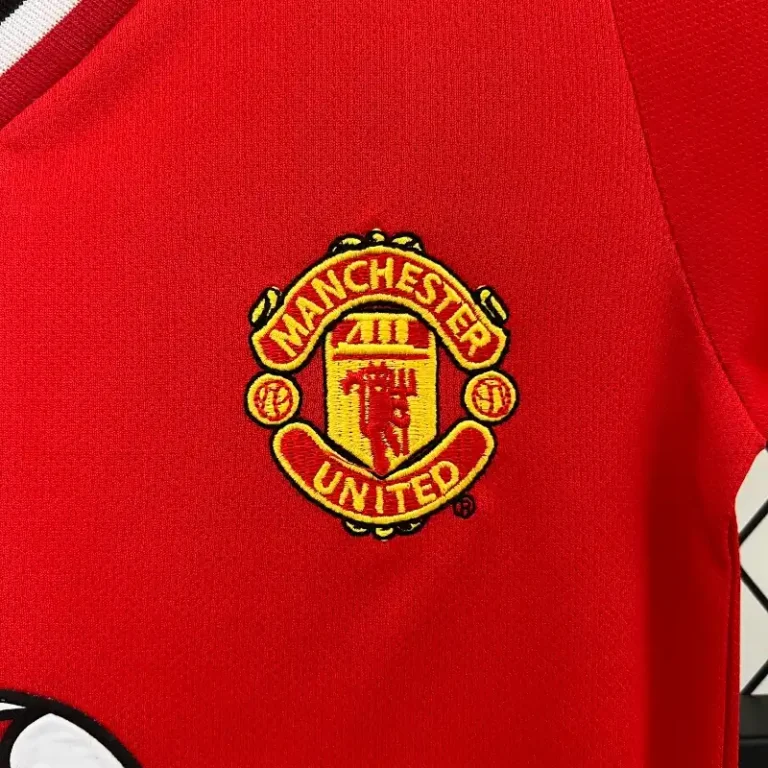 Manchester United 2000-01 Home Kit – Kids - Image 3