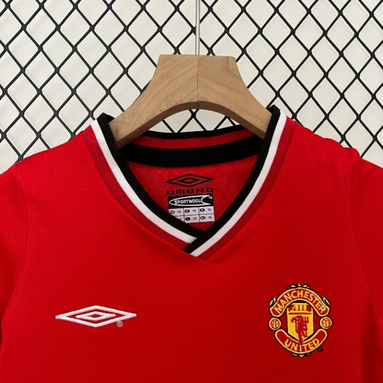 Manchester United 2000-01 Home Kit – Kids - Image 6