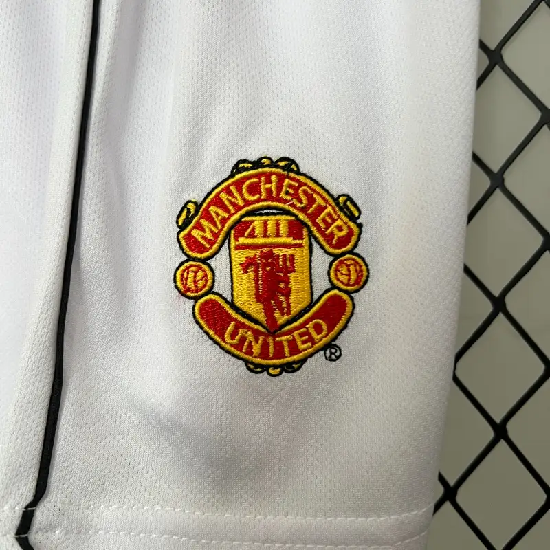 Manchester United 2000-01 Home Kit – Kids - Image 5