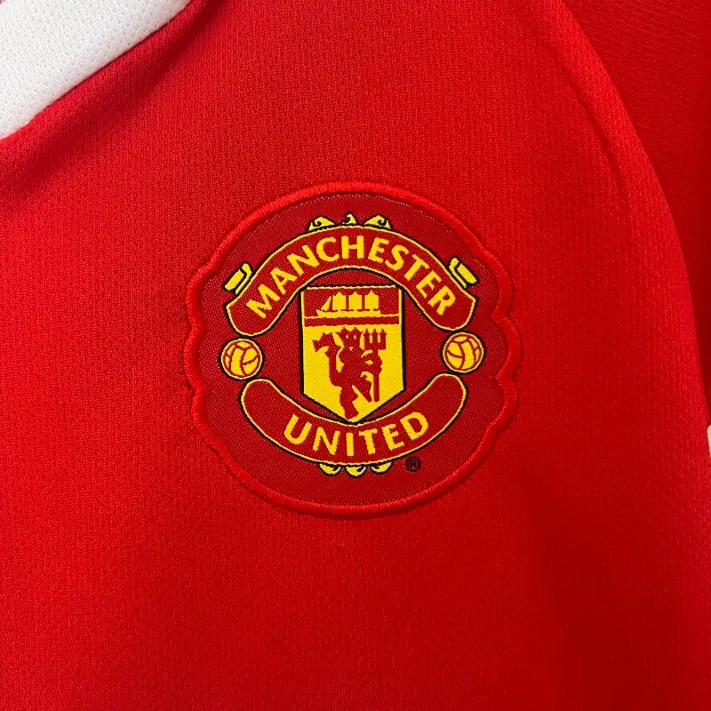Manchester United 2010-2011 Home Kit – Kids - Image 4