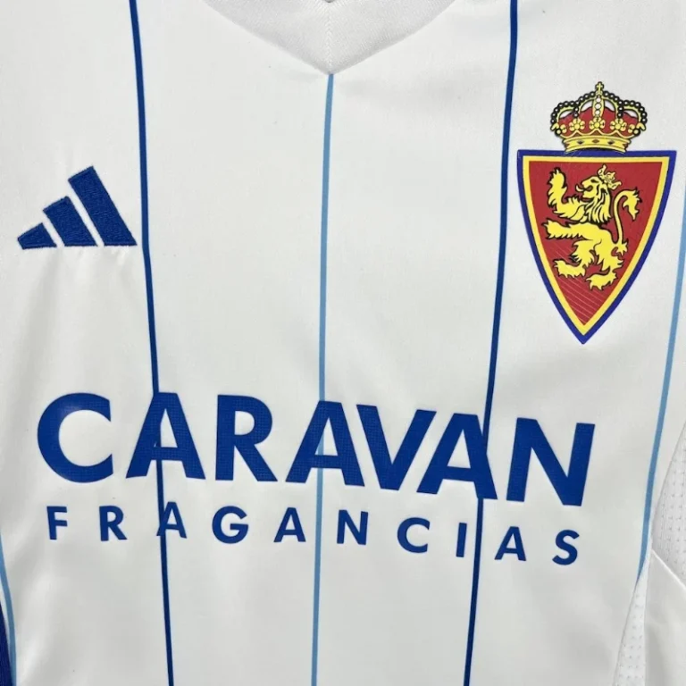 Real Zaragoza 24/25 Home Kit - Kids - Image 2