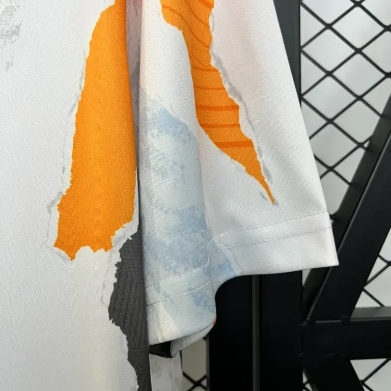 Real Madrid Training Jersey 24/25 – Fan version - Image 4