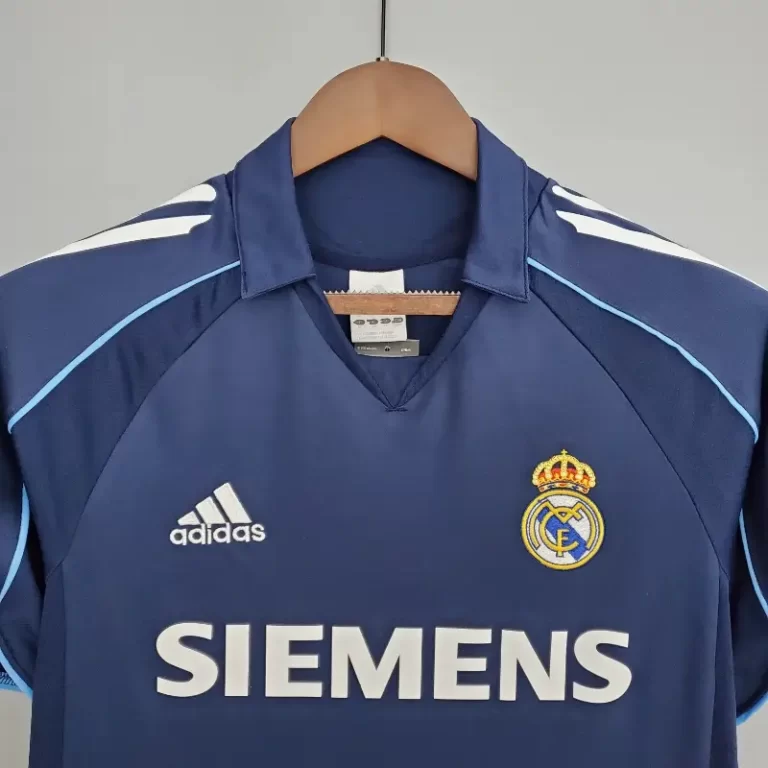 Real Madrid 2005-06 Away Kit - Image 5