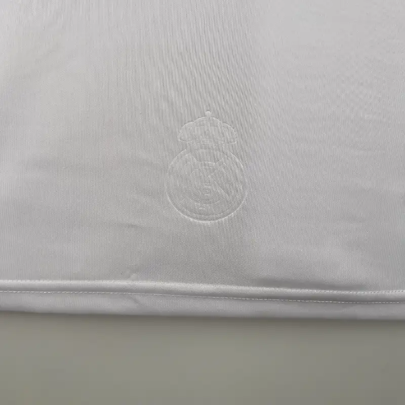 Real Madrid 2008-09 Home Kit - Image 4