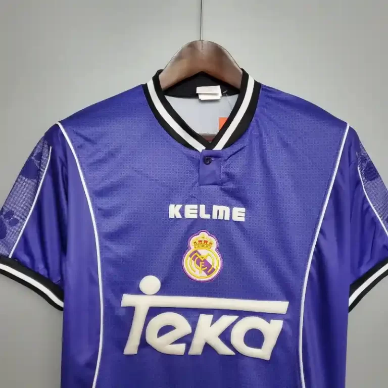 Real Madrid 1997-98 Away Kit - Image 4