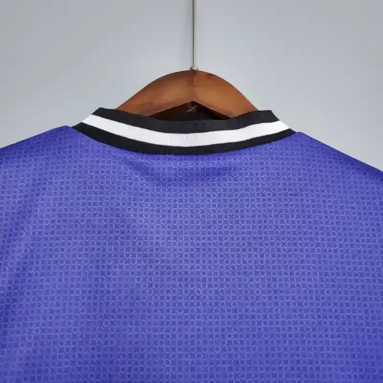 Real Madrid 1997-98 Away Kit - Image 5