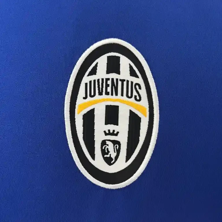 Juventus 2004-05 Away Kit - Image 2