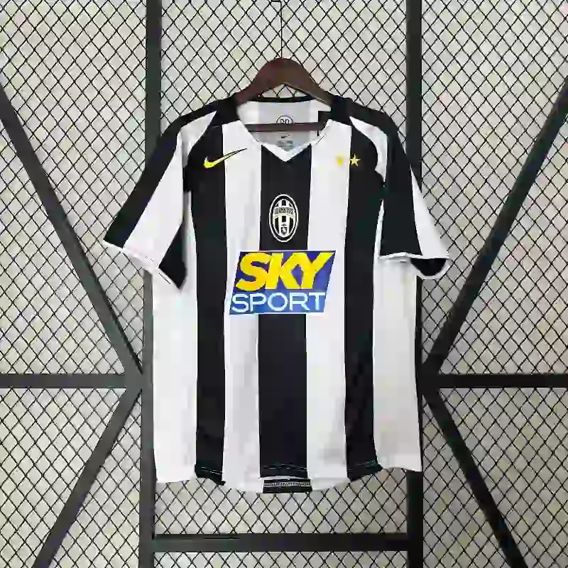 Juventus 2004-05 – Home kit