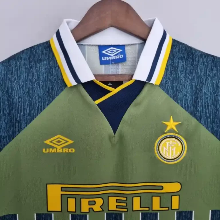 Inter Milan 1995-96 Away Retro Kit - Image 6
