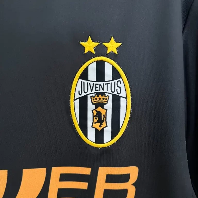 Juventus 2001-02 Away kit - Image 2