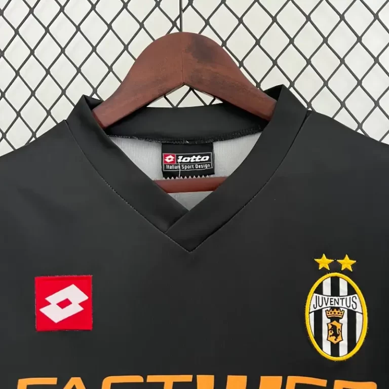 Juventus 2001-02 Away kit - Image 6