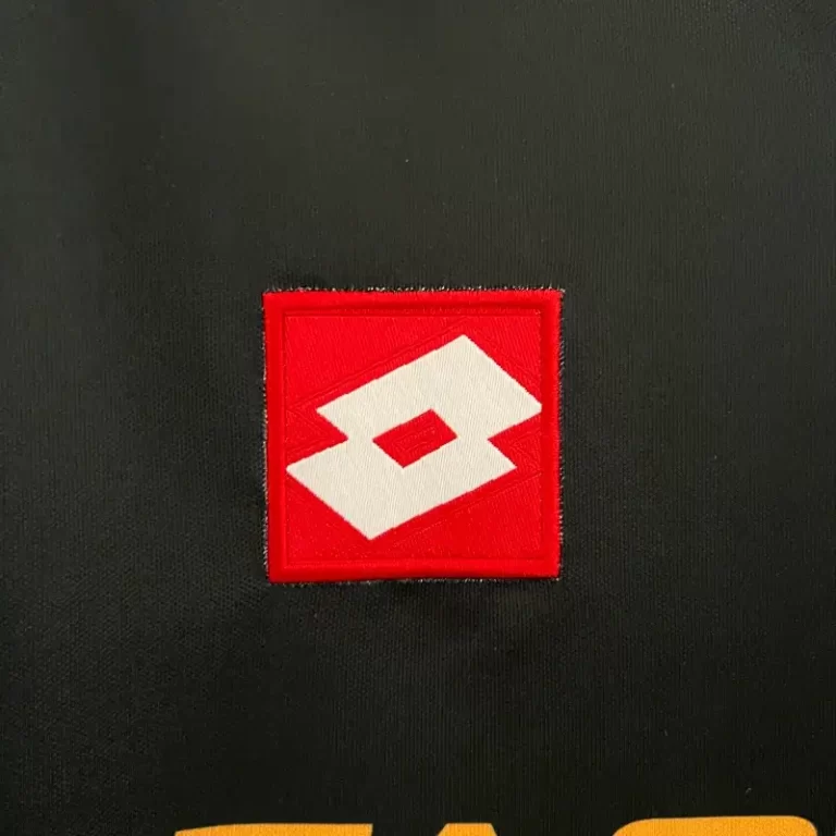 Juventus 2001-02 Away kit - Image 3