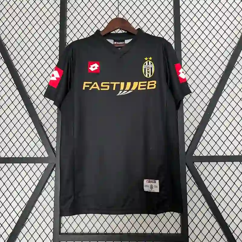 Juventus 2001-02 Away kit