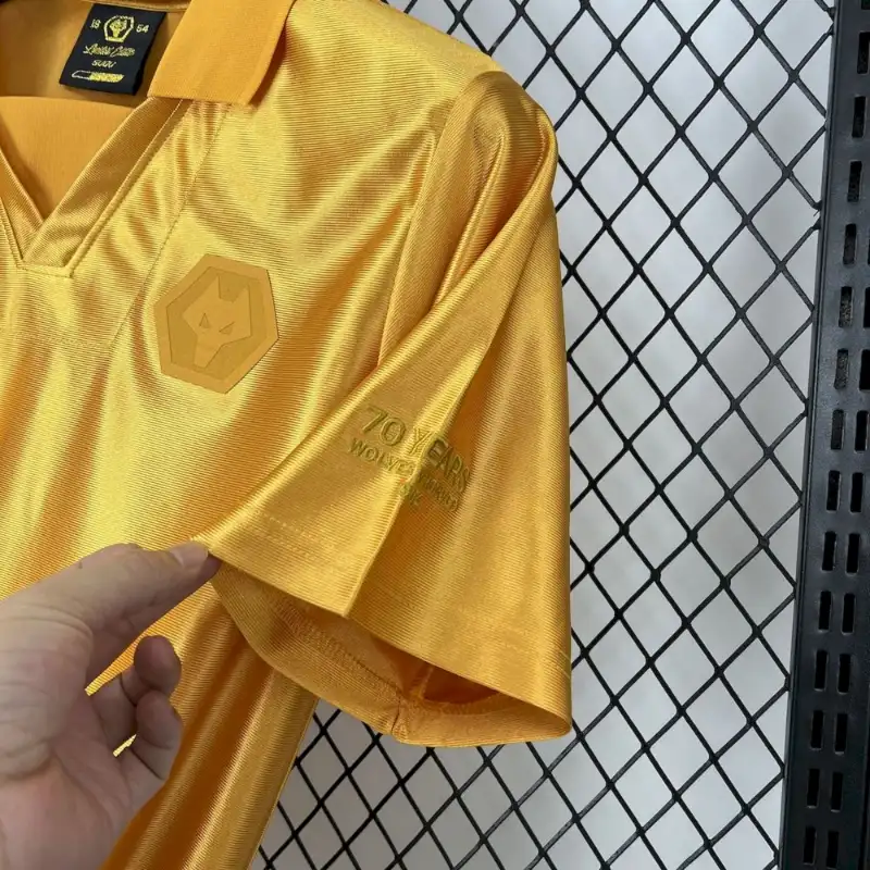 Wolves 70th Anniversary Gold Kit - Fan Version - Image 3