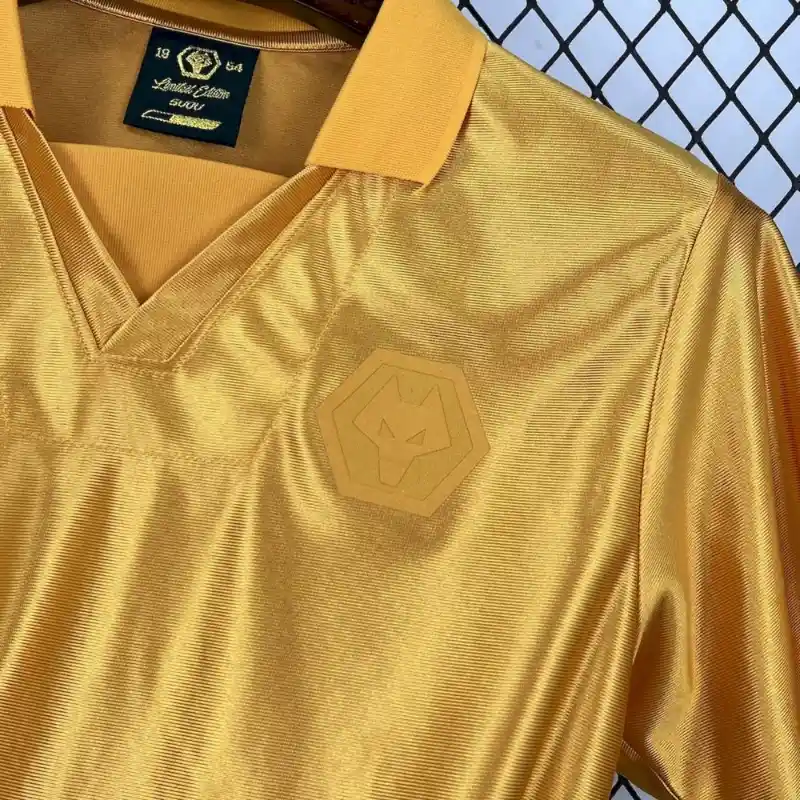 Wolves 70th Anniversary Gold Kit - Fan Version - Image 4