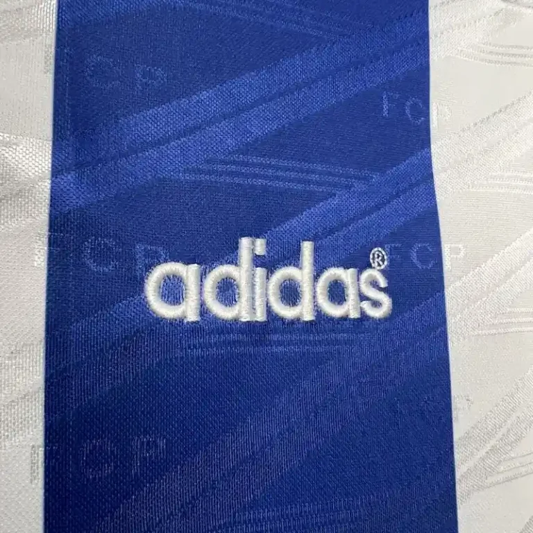 Porto 1994-95 Home Kit - Image 4