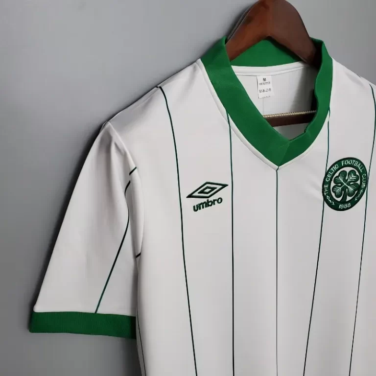 Celtic 1984-86 Away kit - Image 2