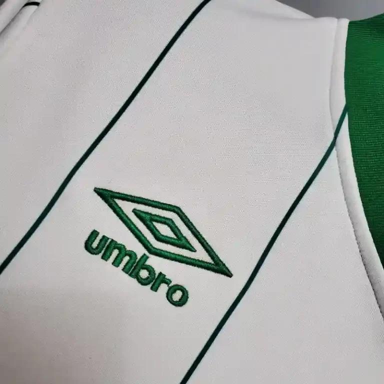Celtic 1984-86 Away kit - Image 4