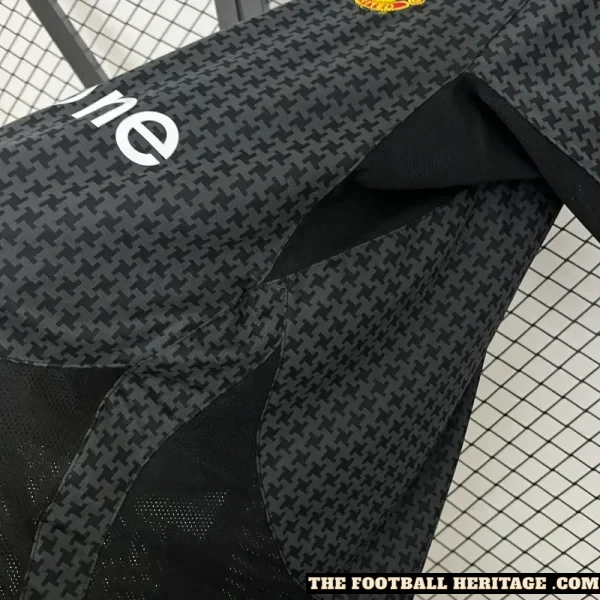 MANCHESTER UNITED 2004/2005 Away Kit - Image 8